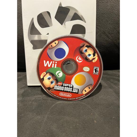 New Super Mario Bros. Wii (Nintendo Wii, 2009) - Disc Only-minor scratches - Picture 1 of 2